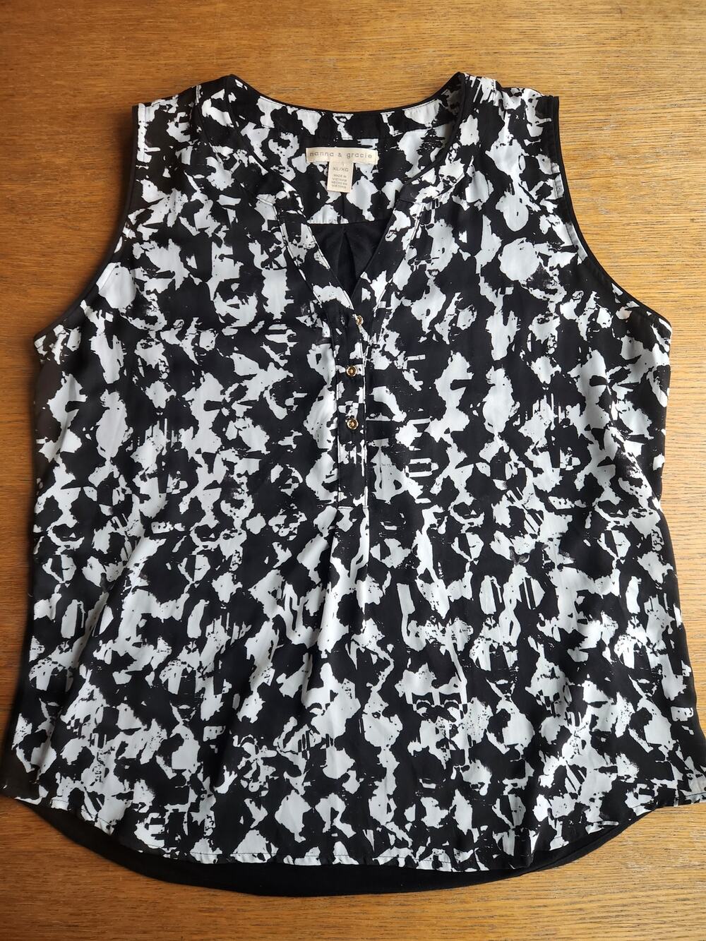Women's XL Hanna & Gracie Sleeveless Blouse Black & White